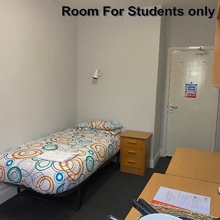 لندن Charming Rooms For Students Only, Cricklewood Lane - Sk المظهر الخارجي الصورة